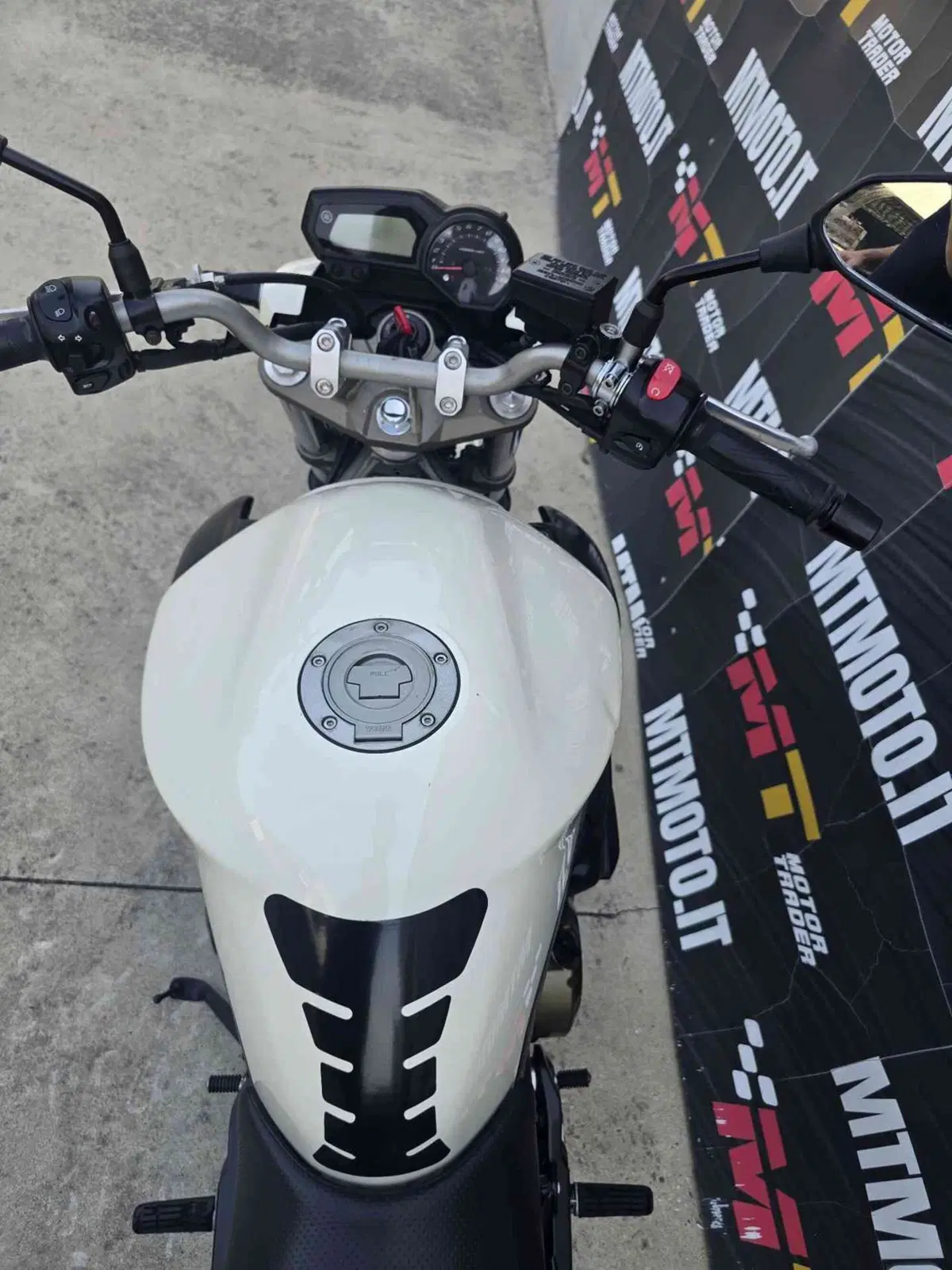 Yamaha XJ6 (2008 - 15) (8)