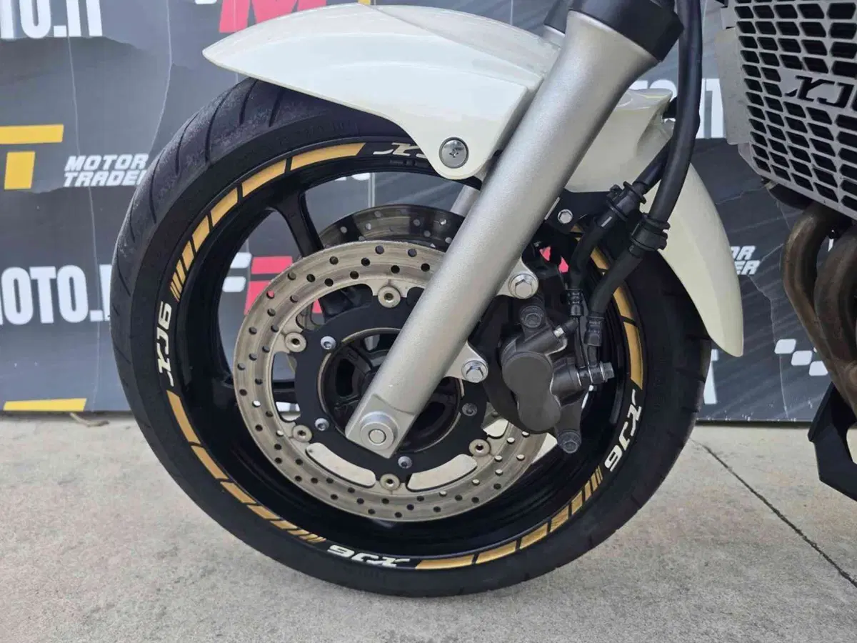 Yamaha XJ6 (2008 - 15) (10)