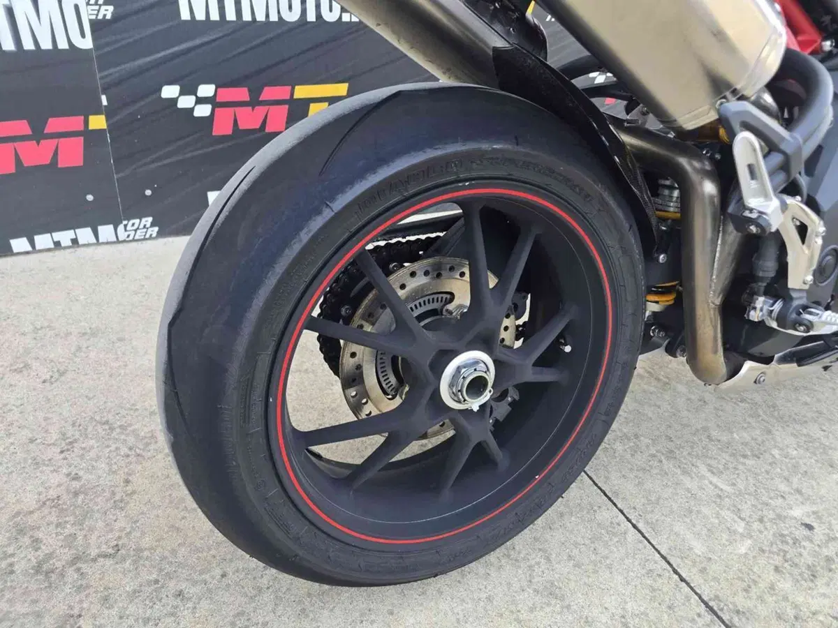 Triumph Speed Triple 1050 R ABS (2011 - 15) (18)