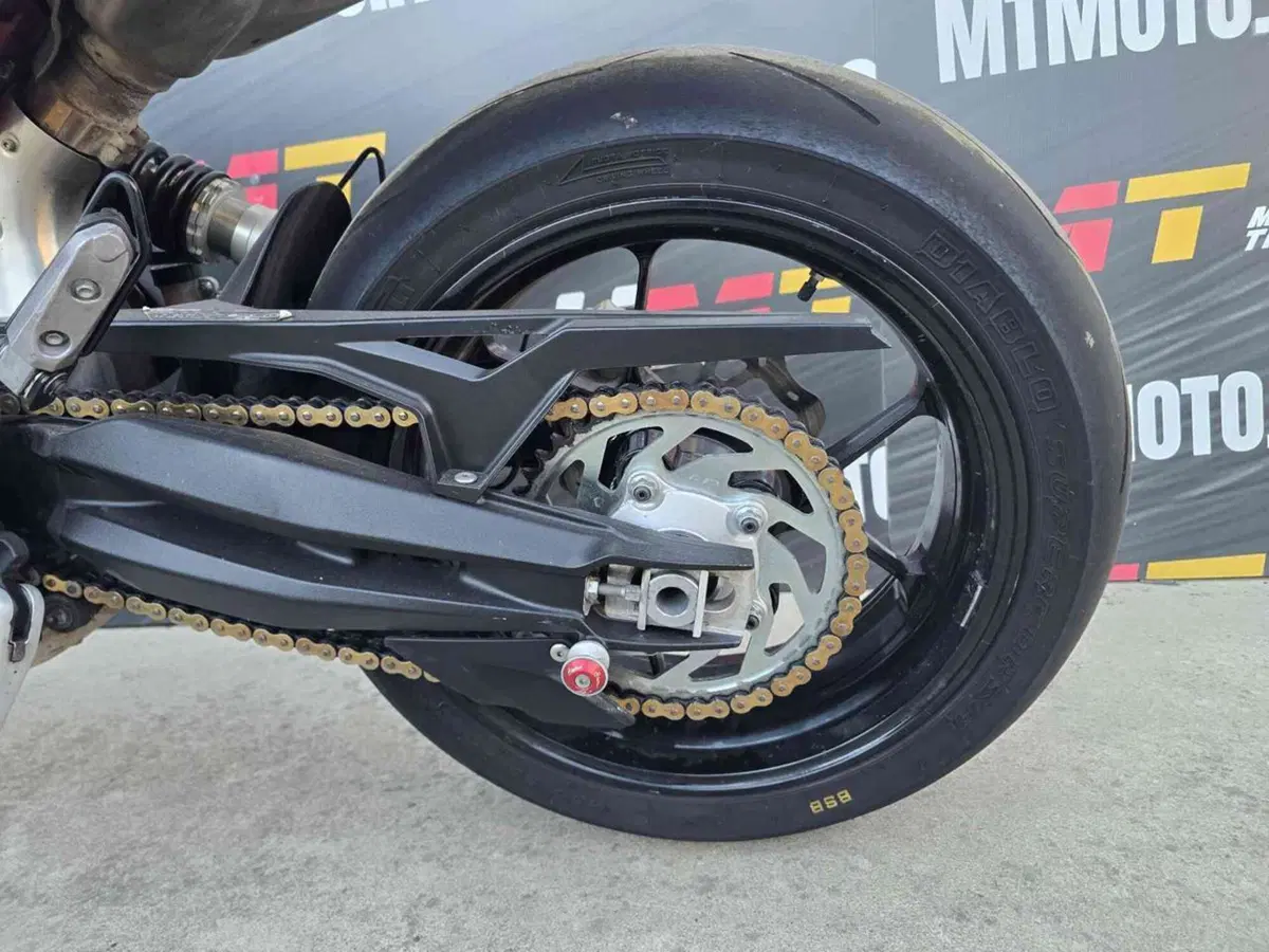 Aprilia Dorsoduro 900 (2017 - 20) (12)