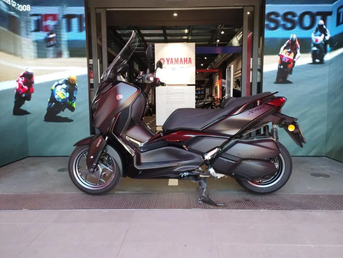 Yamaha X-Max 300 Tech Max (2025 - 26) (2)