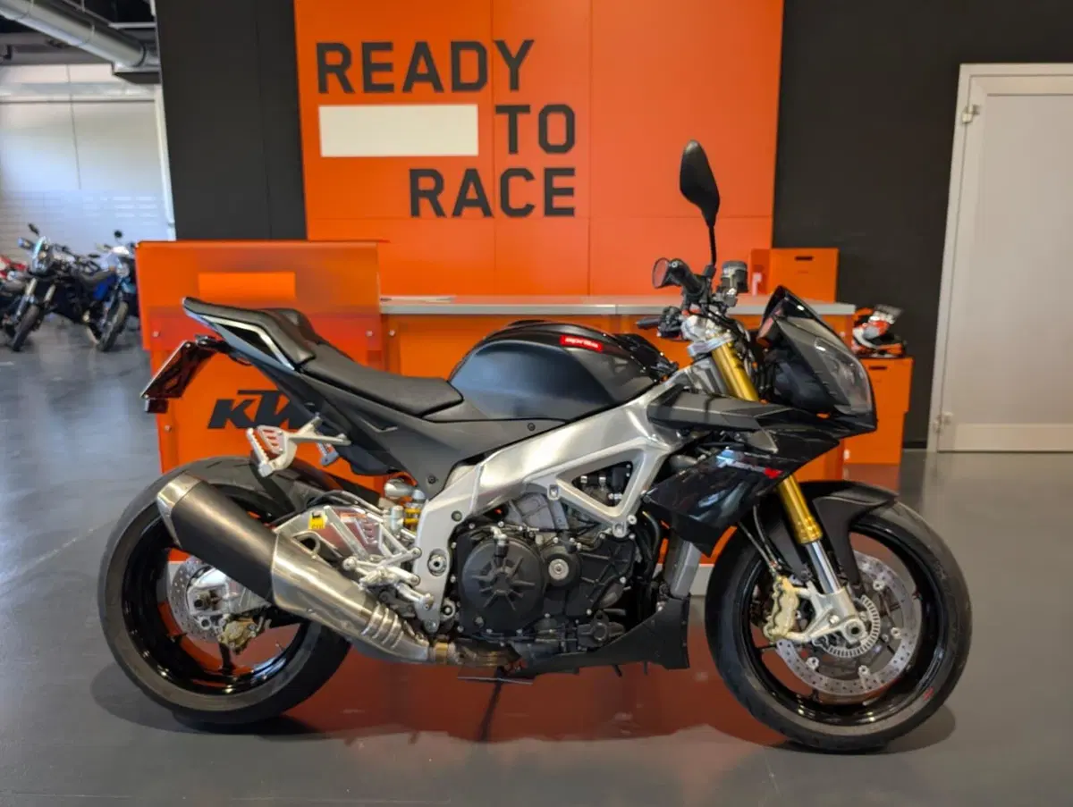Aprilia Tuono V4 R APRC (2011 - 13)
