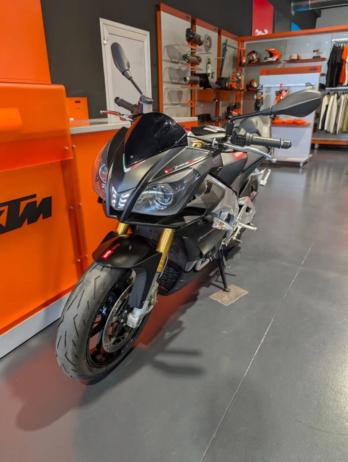 Aprilia Tuono V4 R APRC (2011 - 13) (3)