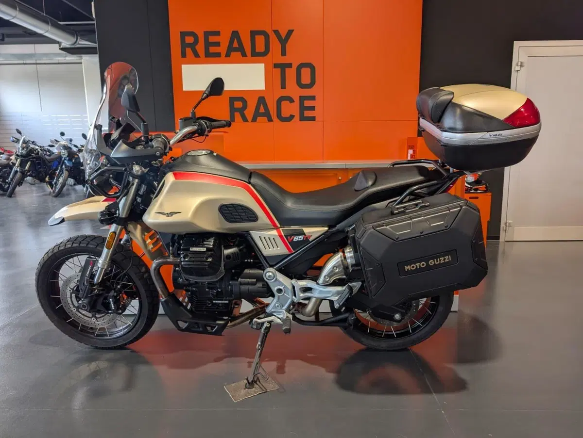 Moto Guzzi V85 TT Travel (2021 - 23) (2)