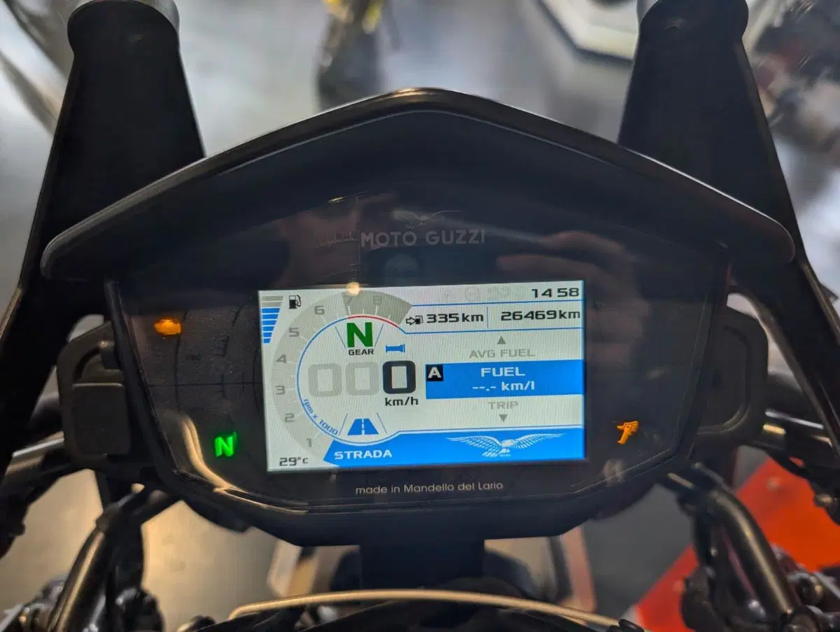 Moto Guzzi V85 TT Travel (2021 - 23) (4)