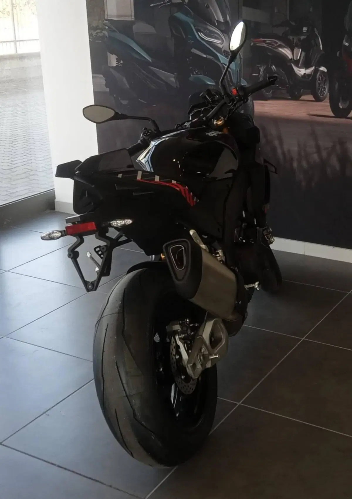 Aprilia Tuono V4 Factory (2025 - 26) (5)