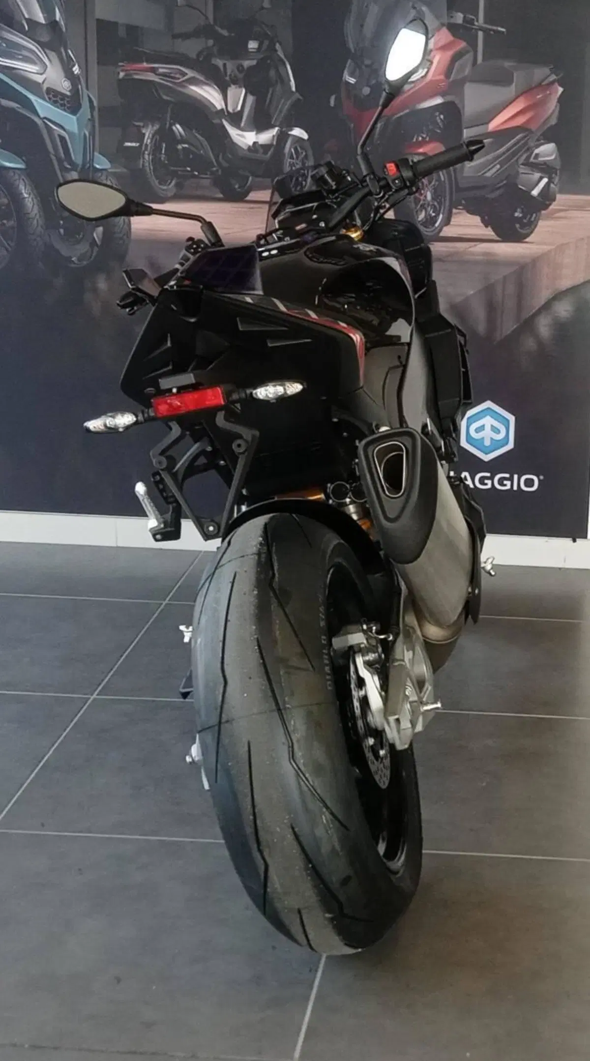 Aprilia Tuono V4 Factory (2025 - 26) (6)