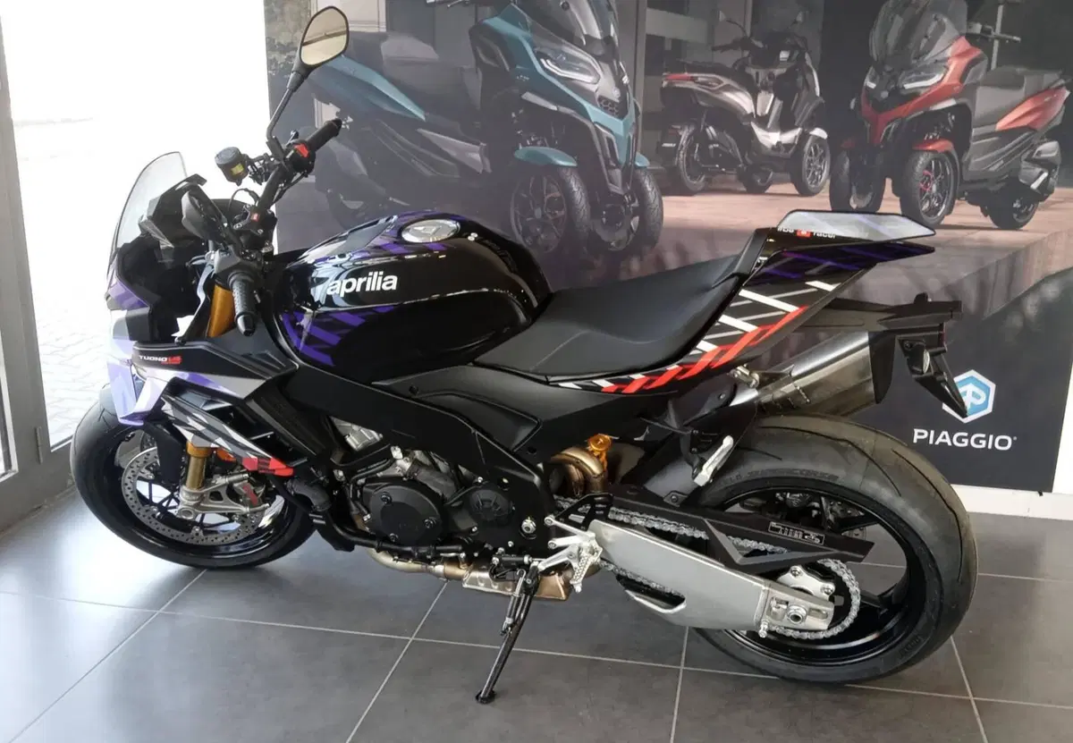 Aprilia Tuono V4 Factory (2025 - 26) (8)