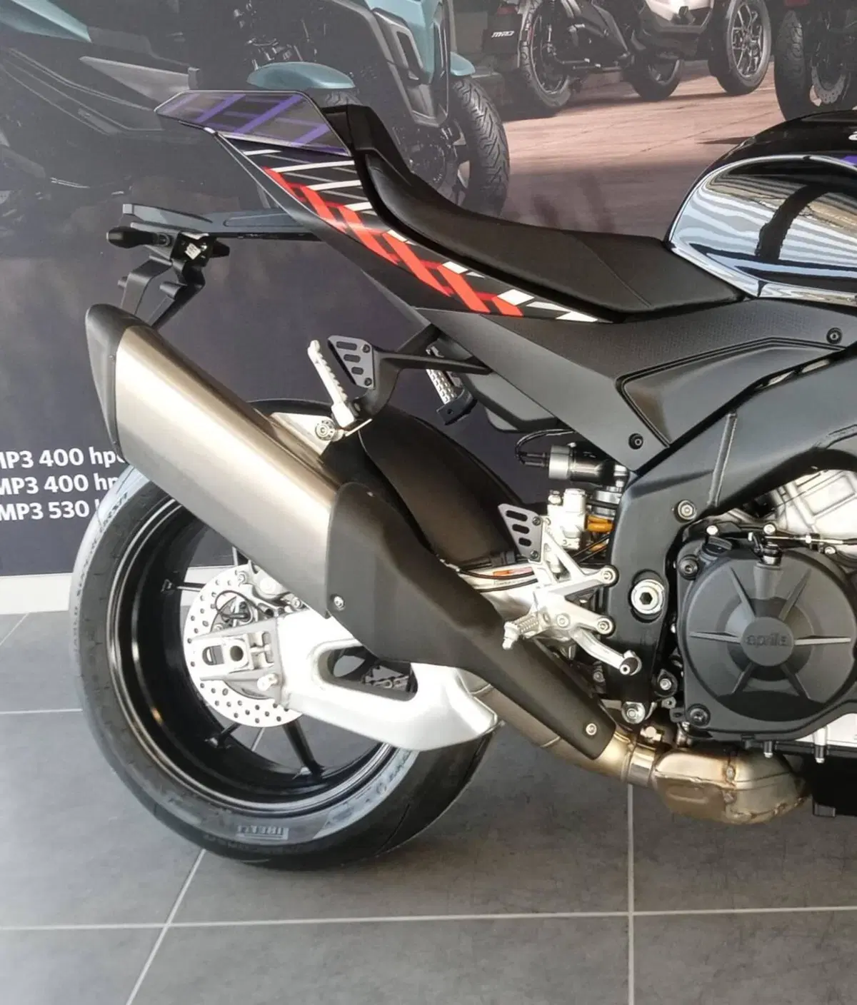 Aprilia Tuono V4 Factory (2025 - 26) (10)