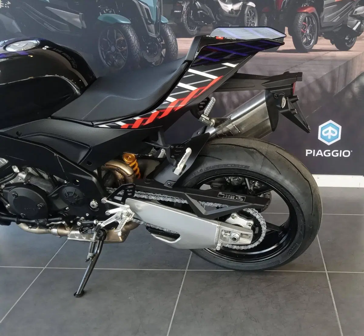 Aprilia Tuono V4 Factory (2025 - 26) (13)