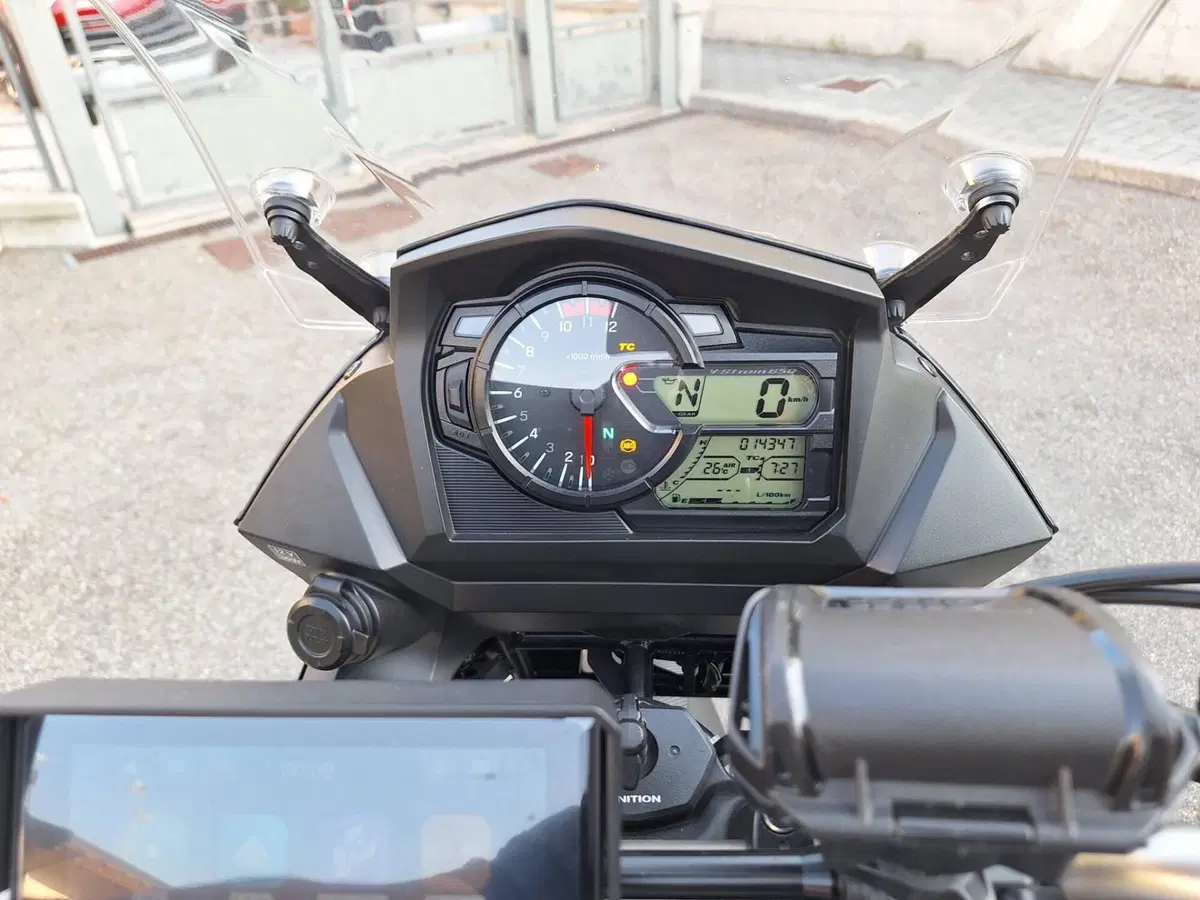 Suzuki V-Strom 650XT (2021 - 25) (17)