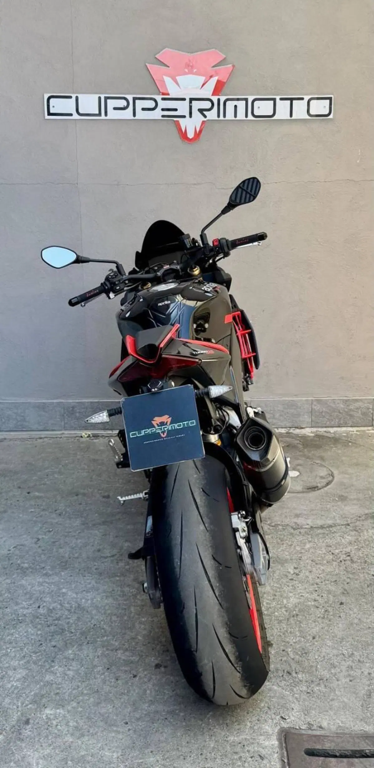 Aprilia Tuono V4 Factory (2021 - 24) (2)