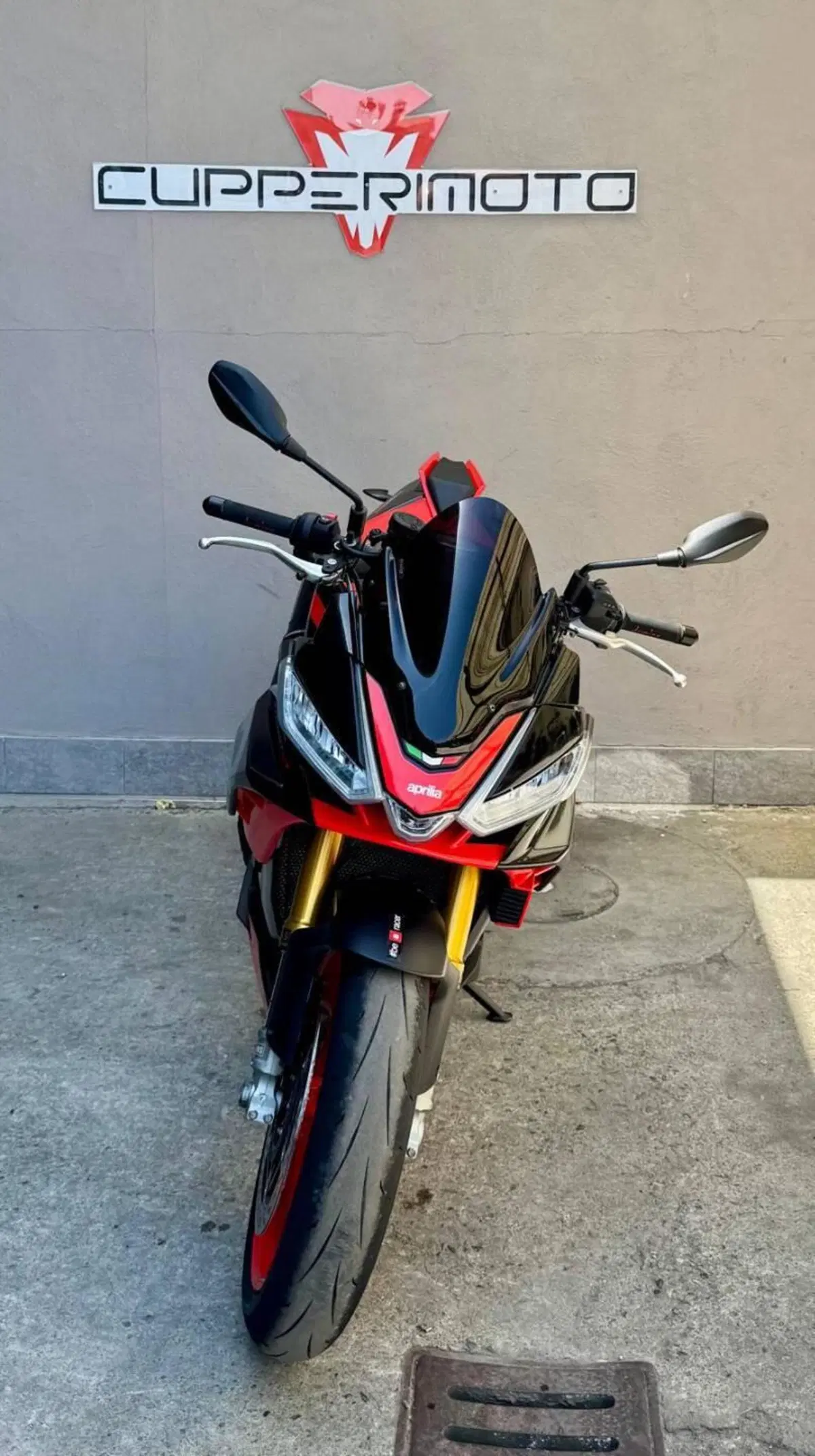 Aprilia Tuono V4 Factory (2021 - 24) (3)