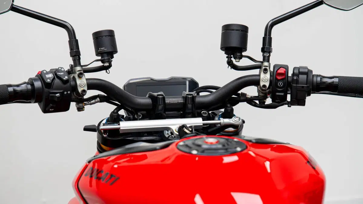 Ducati Streetfighter V4 S (2023 - 24) (2)