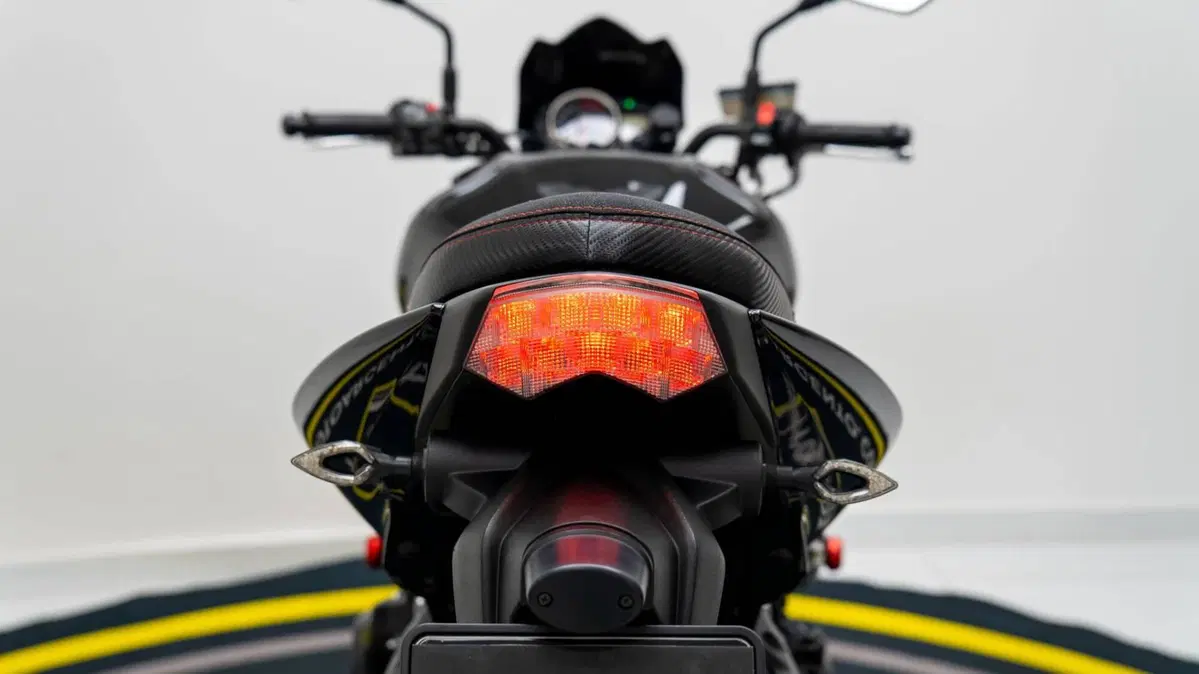 Kawasaki Z 750 R (2011 - 14) (17)