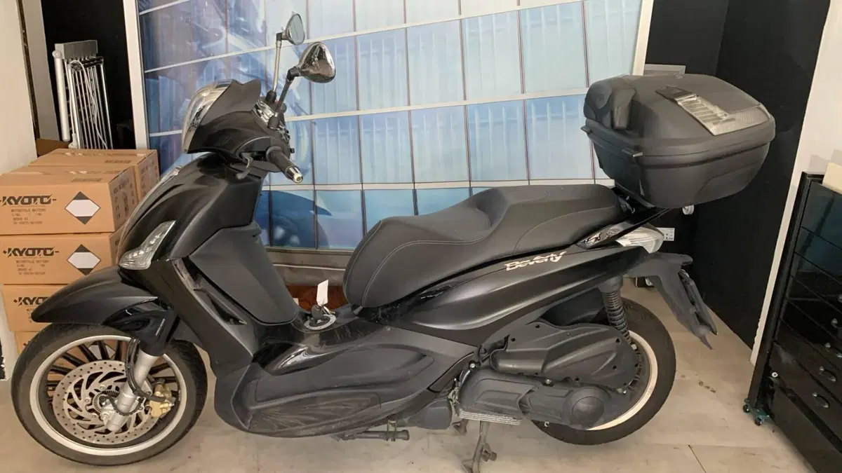 Piaggio Beverly 300 i.e. Police ABS-ASR (2017 - 20) (3)