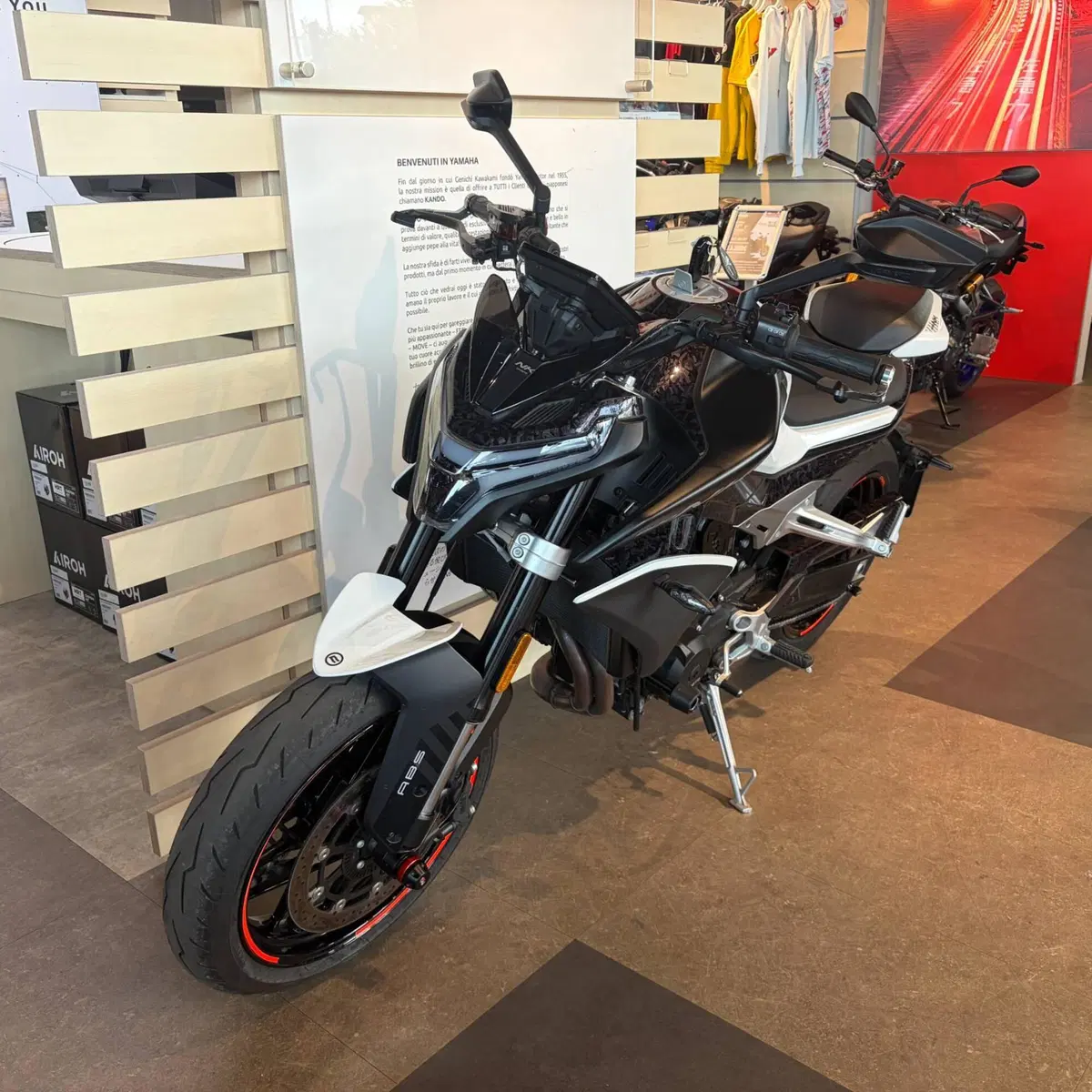 CFMOTO 800NK Advanced (2023 - 26) (9)