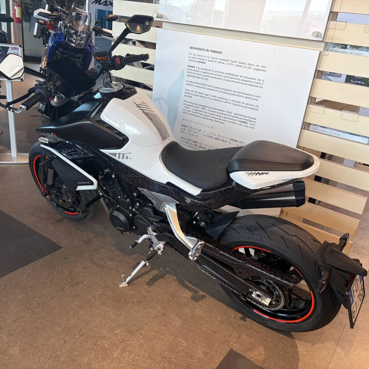 CFMOTO 800NK Advanced (2023 - 26) (10)