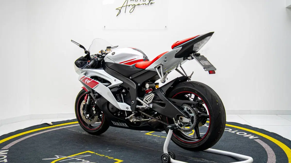 Yamaha YZF R6 (2008 - 09) (6)