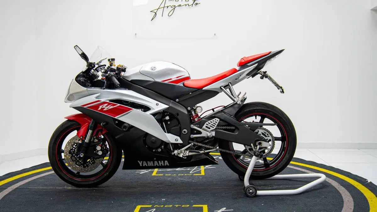 Yamaha YZF R6 (2008 - 09) (7)