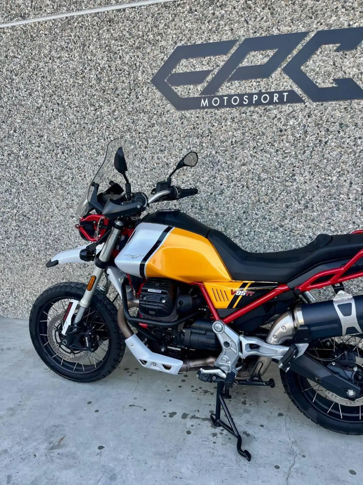 Moto Guzzi V85 TT (2021 - 23) (6)