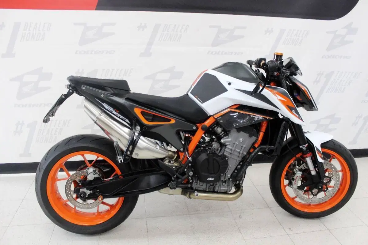 KTM 890 Duke R (2020) (2)