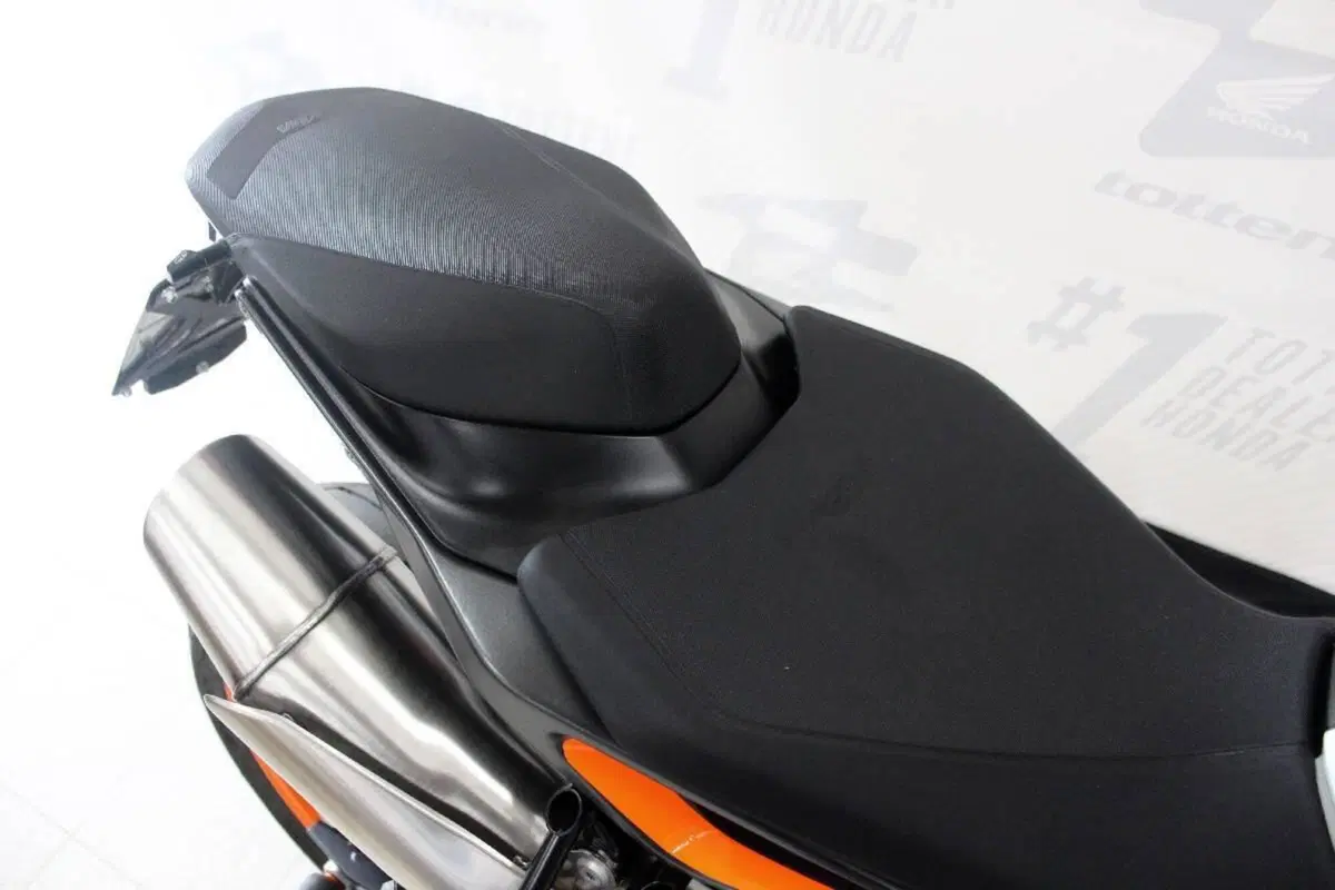 KTM 890 Duke R (2020) (5)
