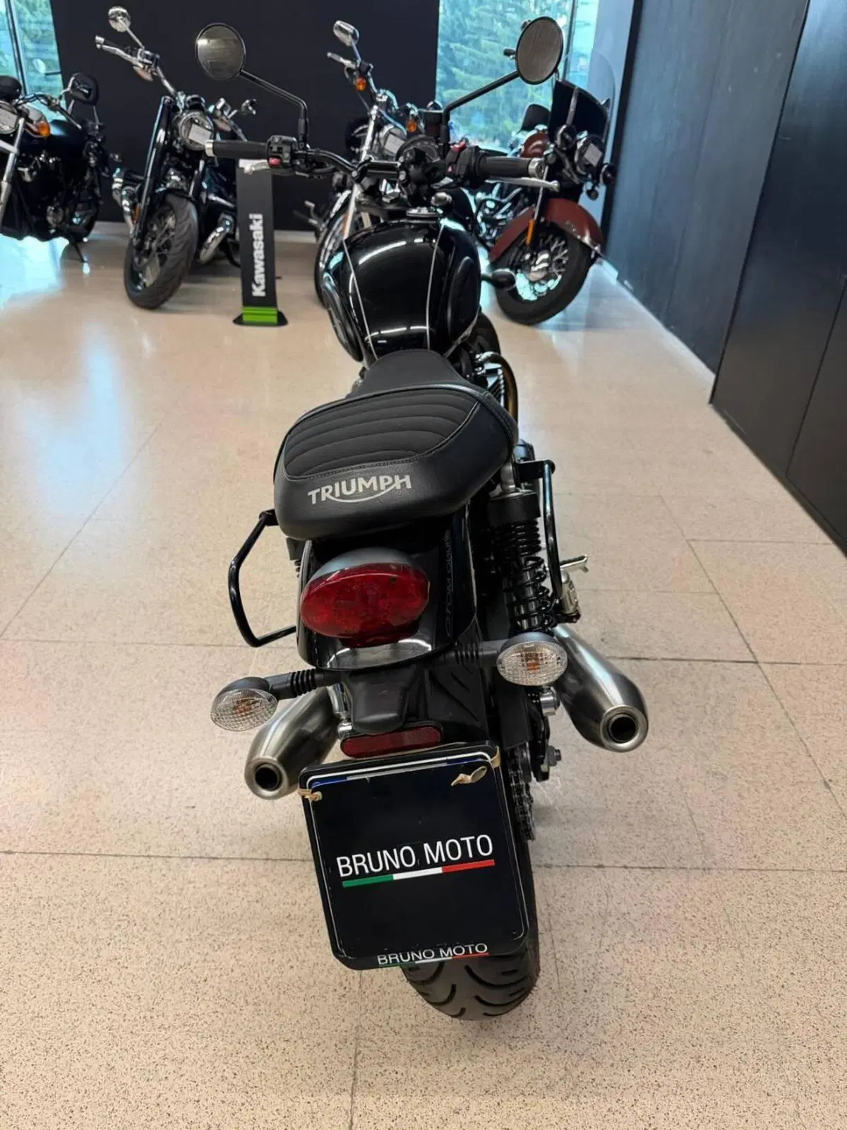 Triumph Street Twin 900 (2019 - 20) (4)