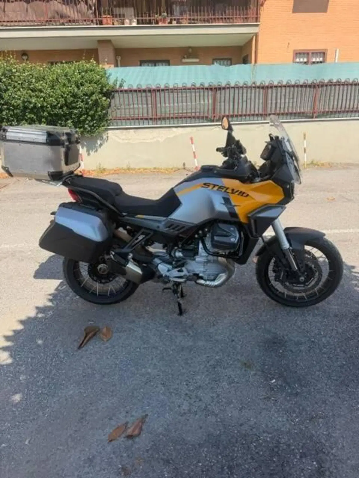 Moto Guzzi Stelvio (2024 - 26) (7)