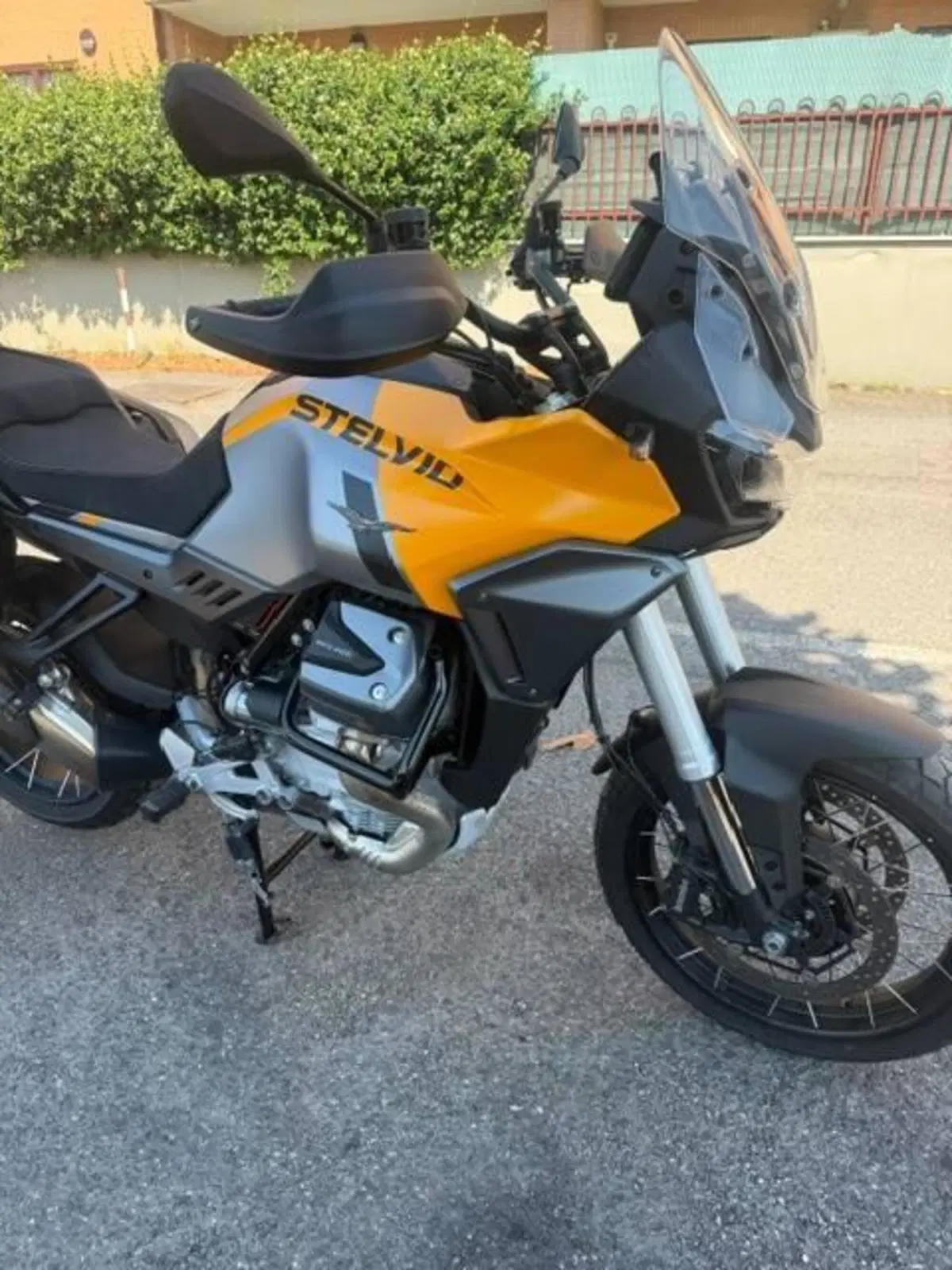 Moto Guzzi Stelvio (2024 - 26) (11)
