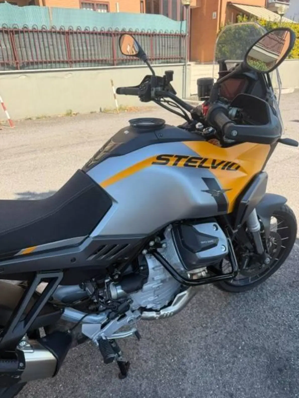 Moto Guzzi Stelvio (2024 - 26) (12)