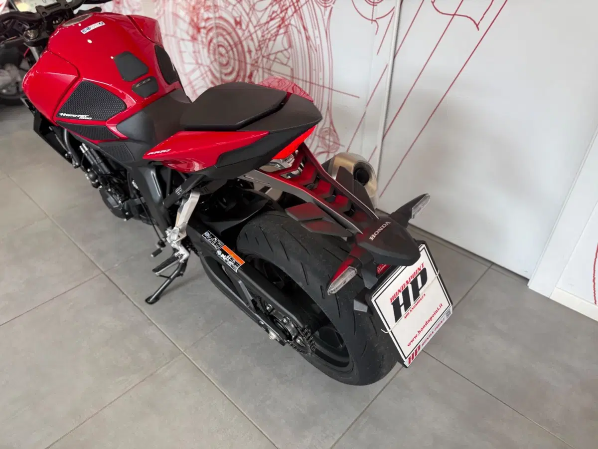 Honda CB 1000 Hornet (2025 - 26) (16)