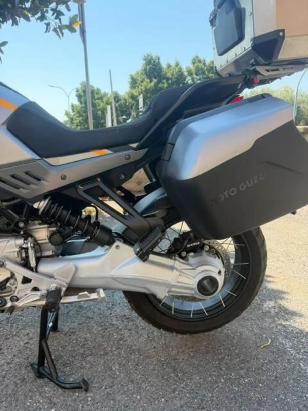 Moto Guzzi Stelvio (2024 - 26) (15)