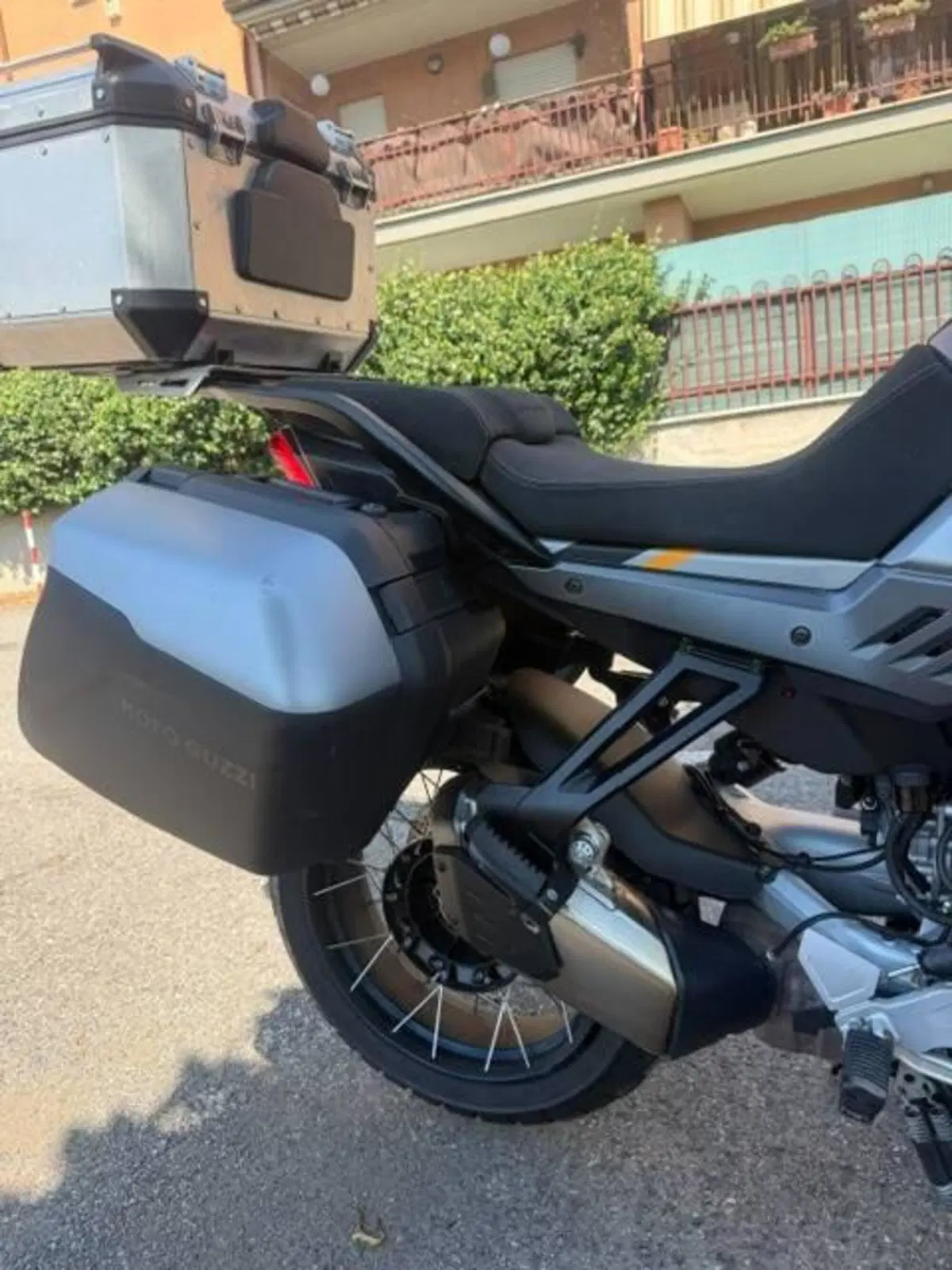 Moto Guzzi Stelvio (2024 - 26) (17)