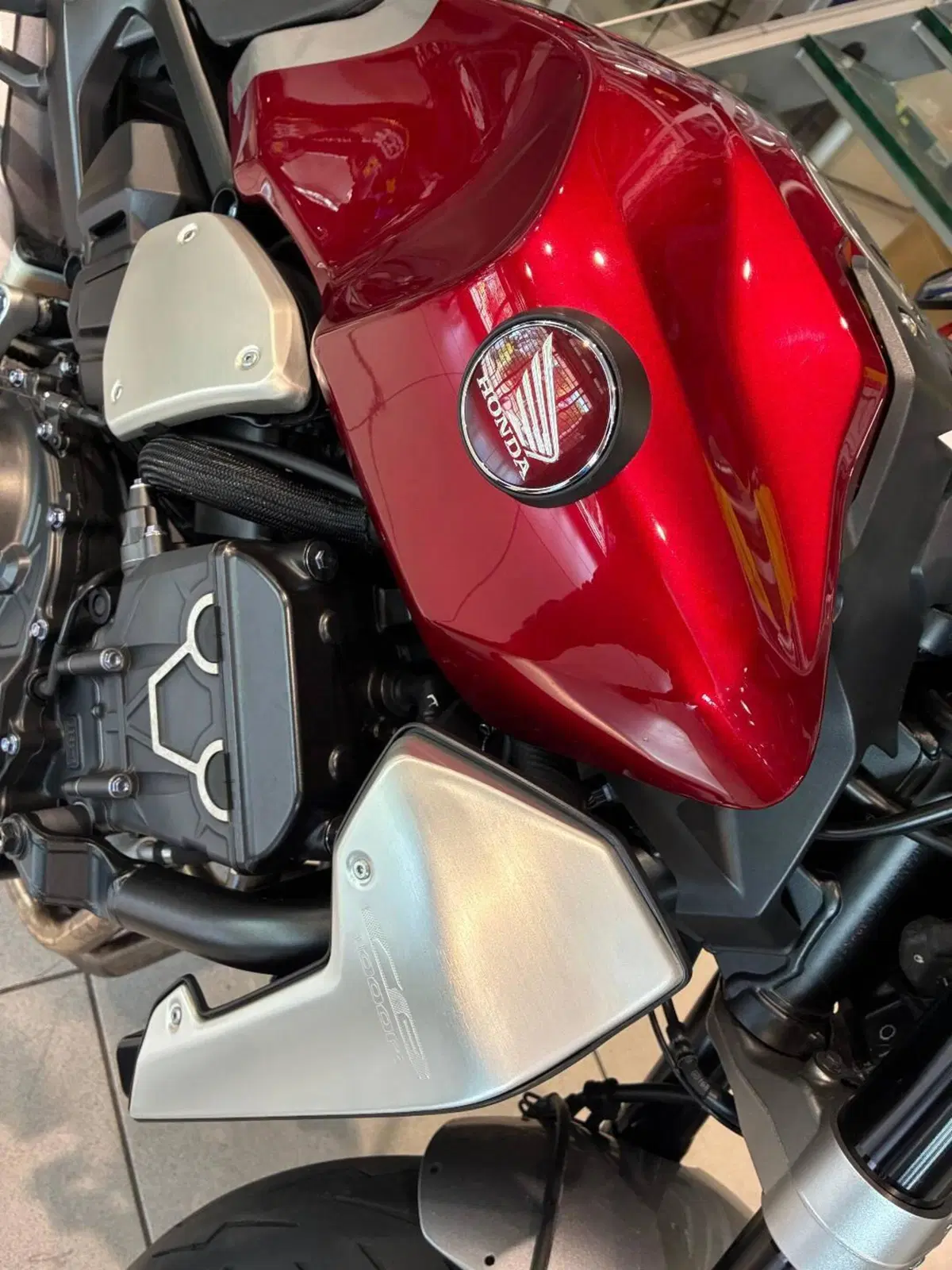 Honda CB 1000 R + Neo Sport Cafè (2019 - 20) (4)
