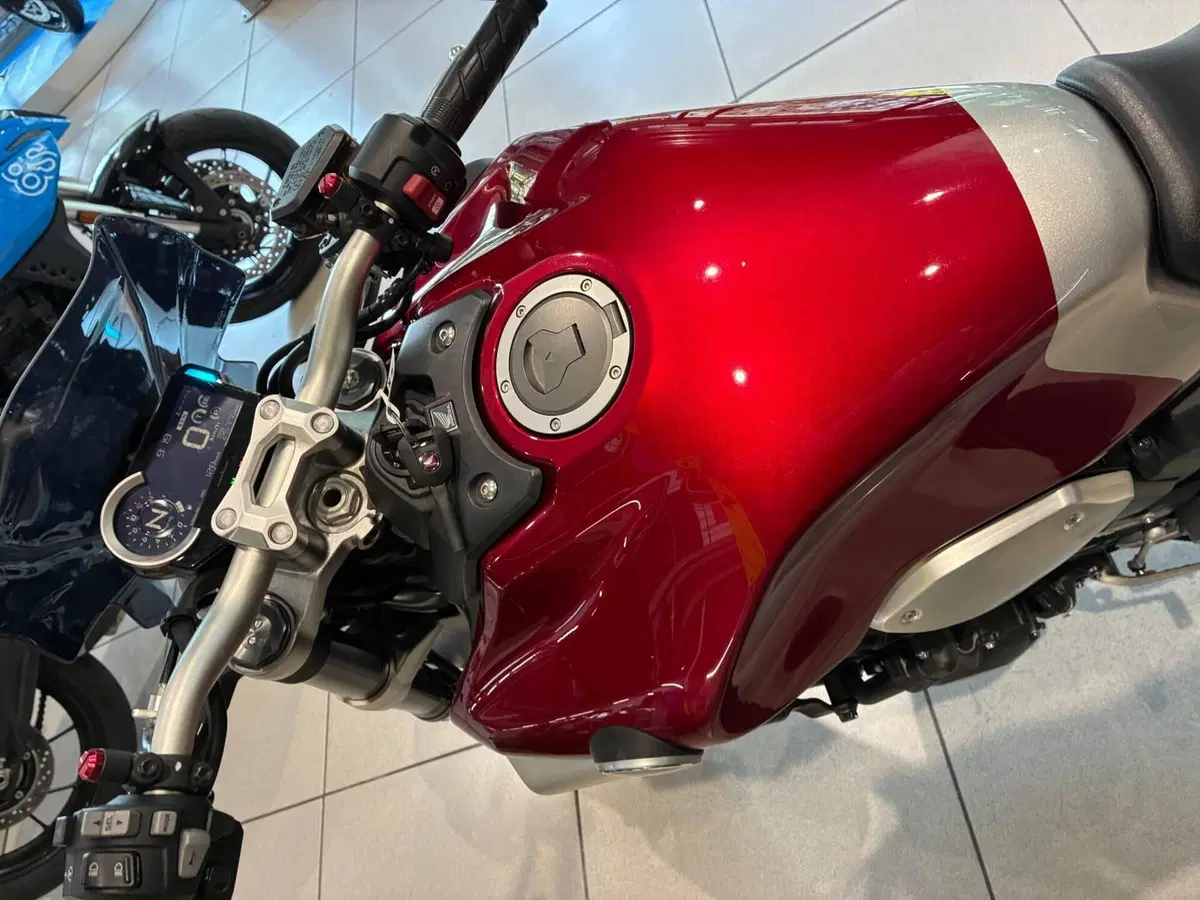 Honda CB 1000 R + Neo Sport Cafè (2019 - 20) (11)