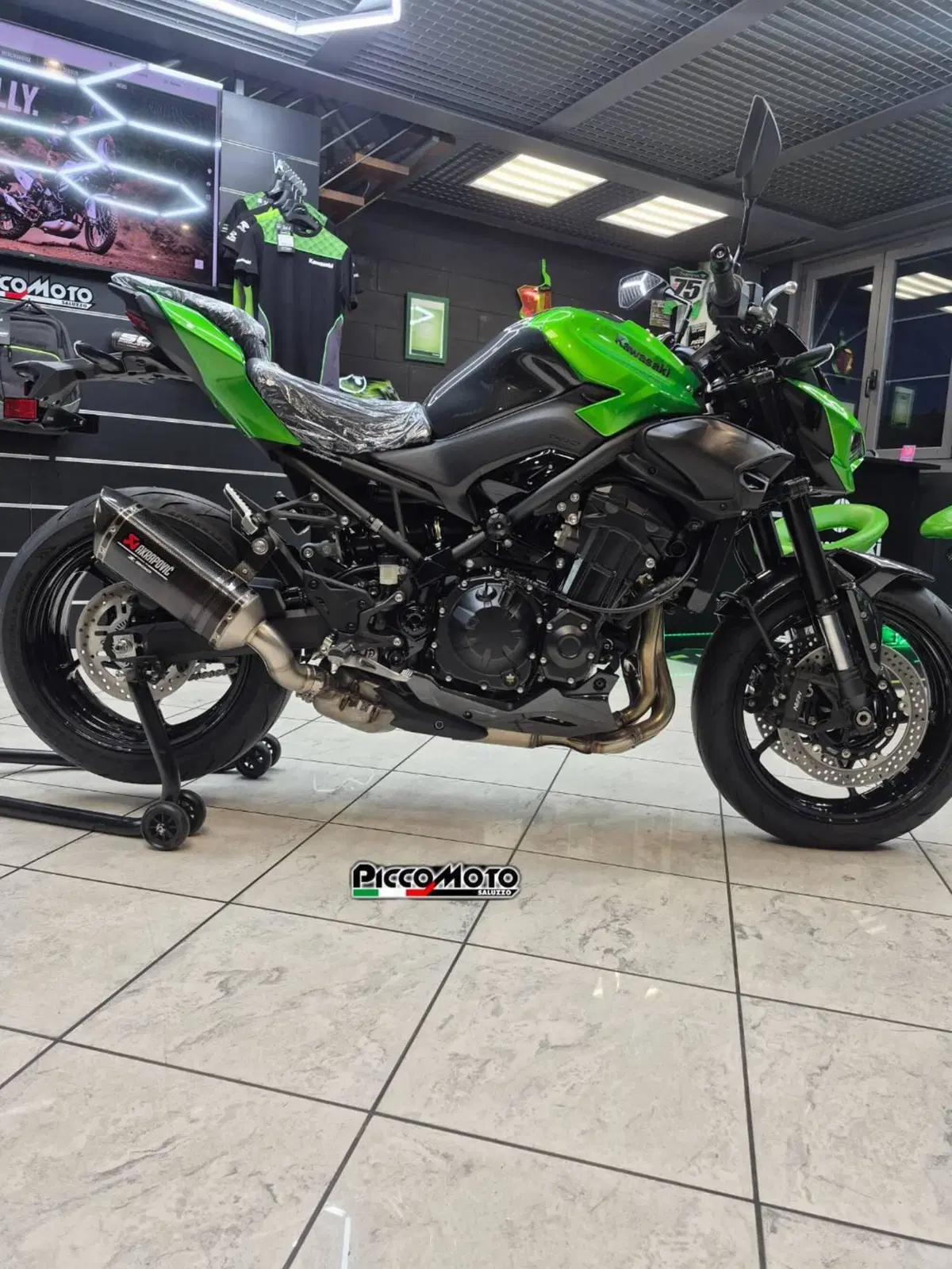 Kawasaki Z 900 (2025 - 26) (2)