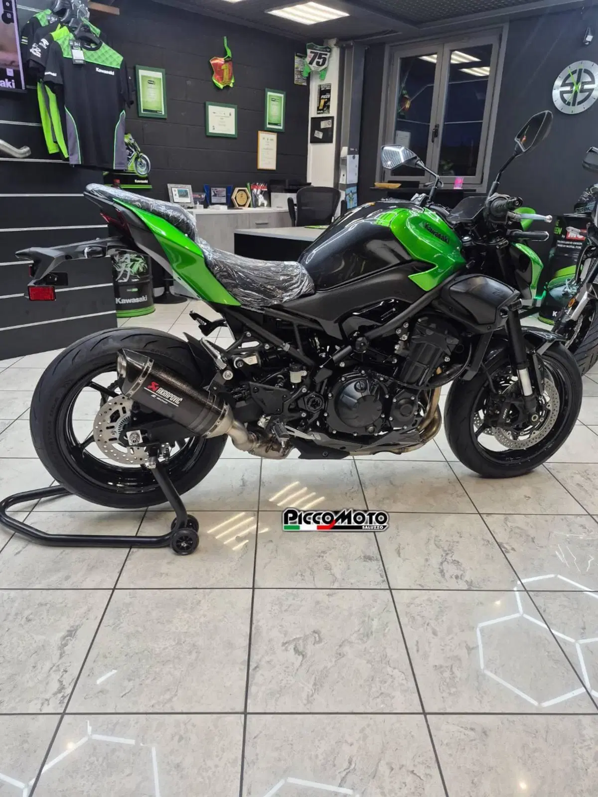 Kawasaki Z 900 (2025 - 26) (3)