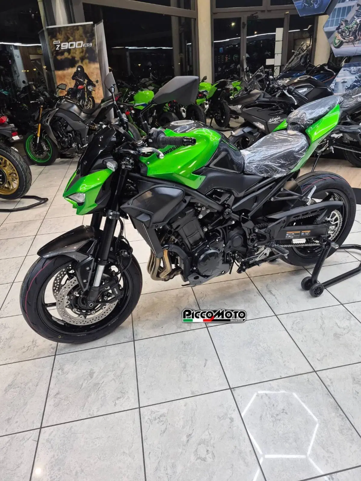 Kawasaki Z 900 (2025 - 26) (5)