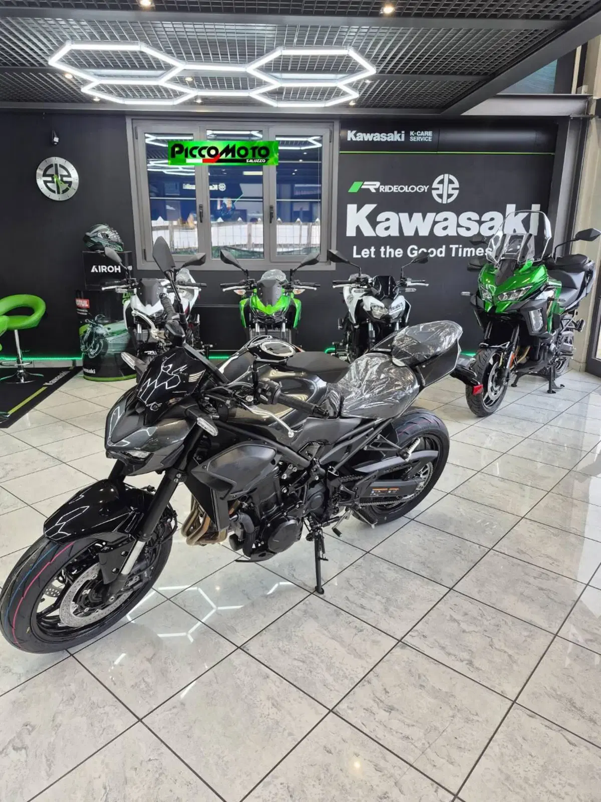 Kawasaki Z 900 (2025 - 26) (8)