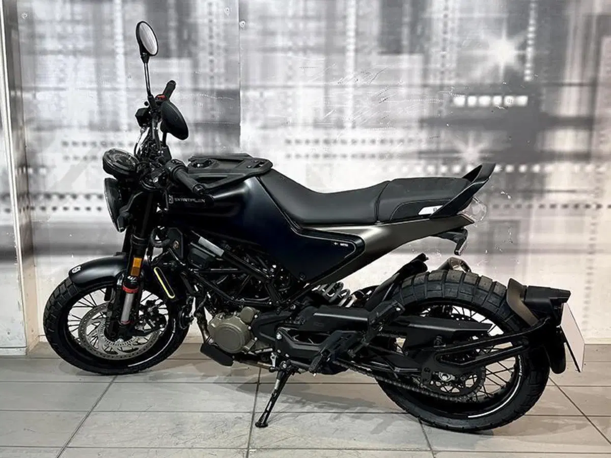 Husqvarna Svartpilen 125 (2024 - 26) (2)
