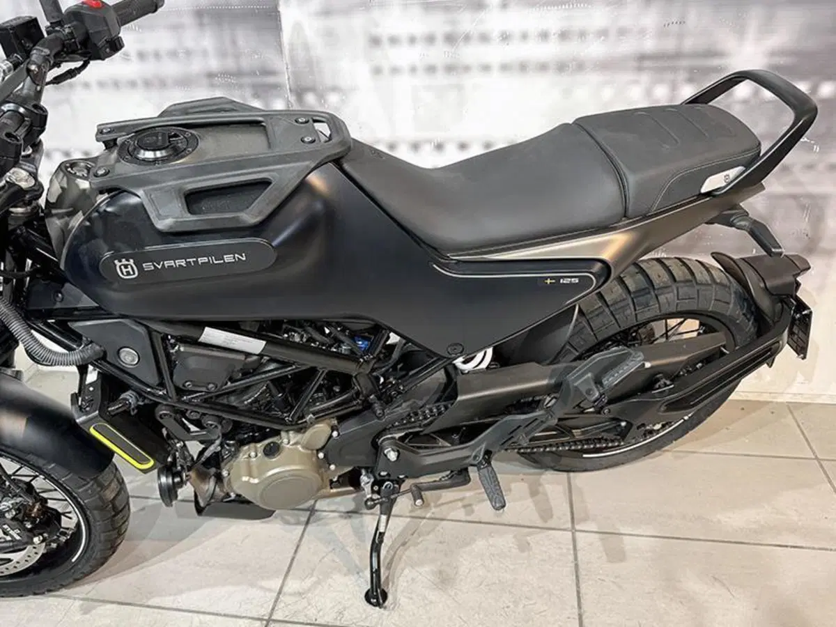 Husqvarna Svartpilen 125 (2024 - 26) (3)