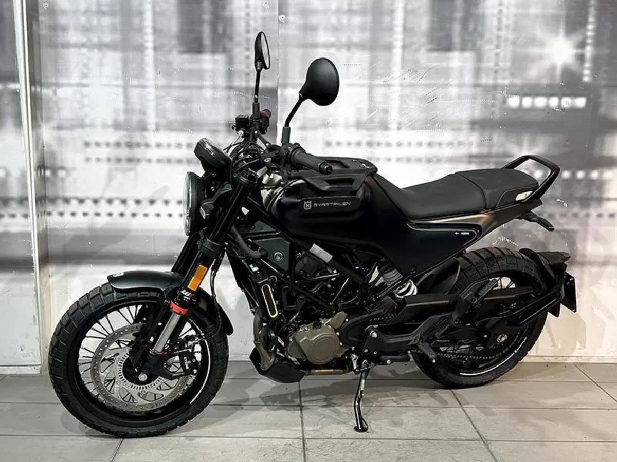 Husqvarna Svartpilen 125 (2024 - 26) (7)