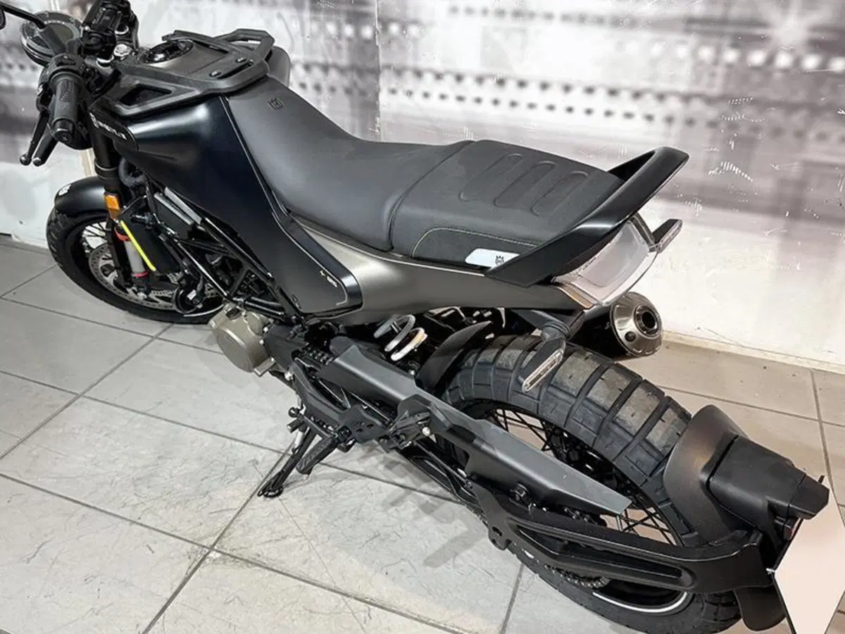 Husqvarna Svartpilen 125 (2024 - 26) (9)