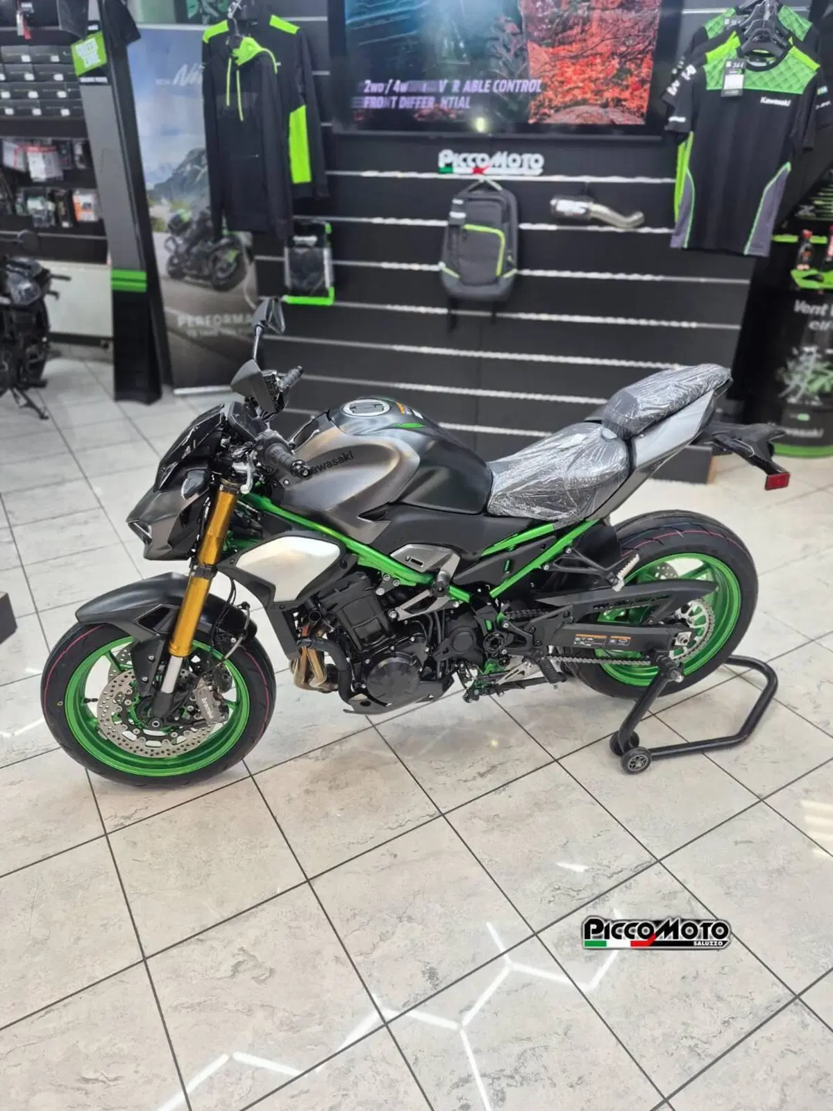 Kawasaki Z 900 SE (2025 - 26) (2)
