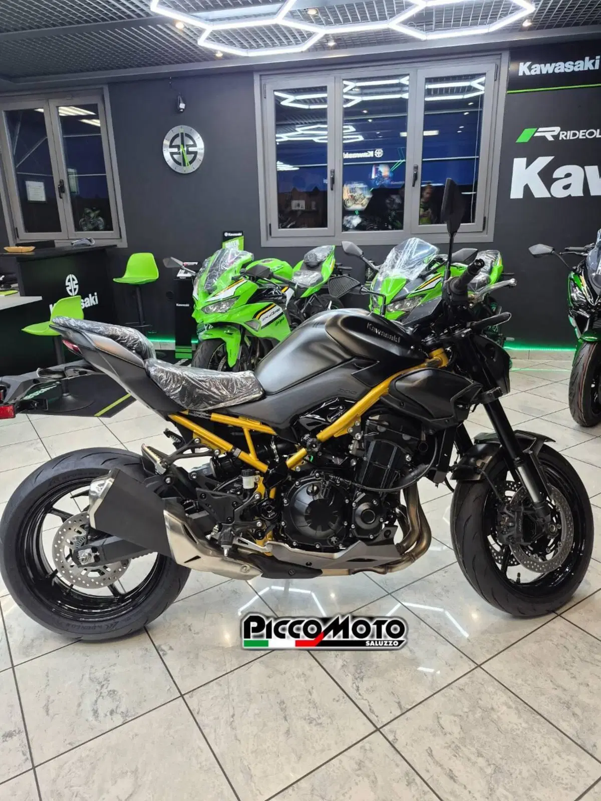 Kawasaki Z 900 A2 (2025 - 26) (2)