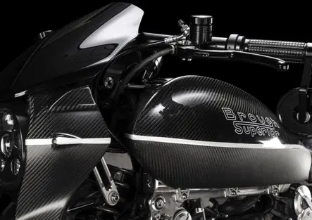 Brough Superior Dagger S: tanto carbonio e prezzo top secret