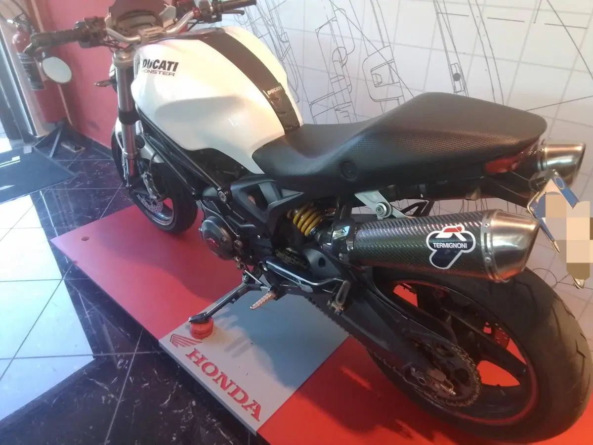 Ducati Monster 696 (2008 - 13) (6)