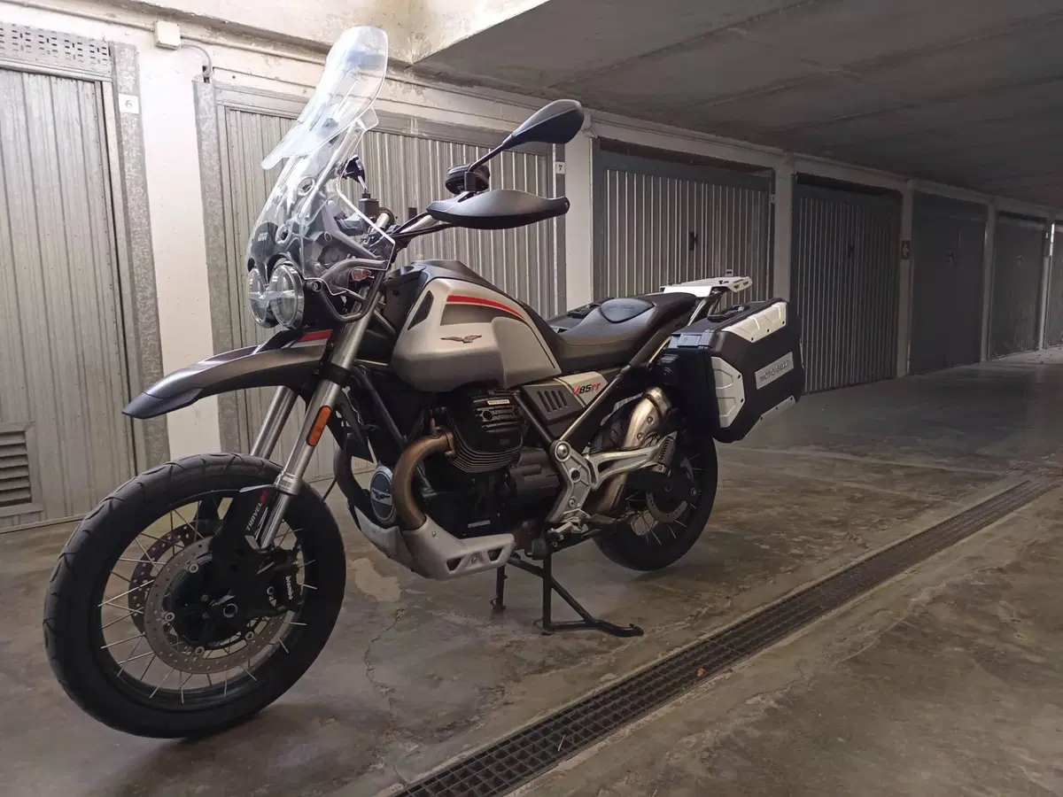 Moto Guzzi V85 TT Travel (2021 - 23) (4)