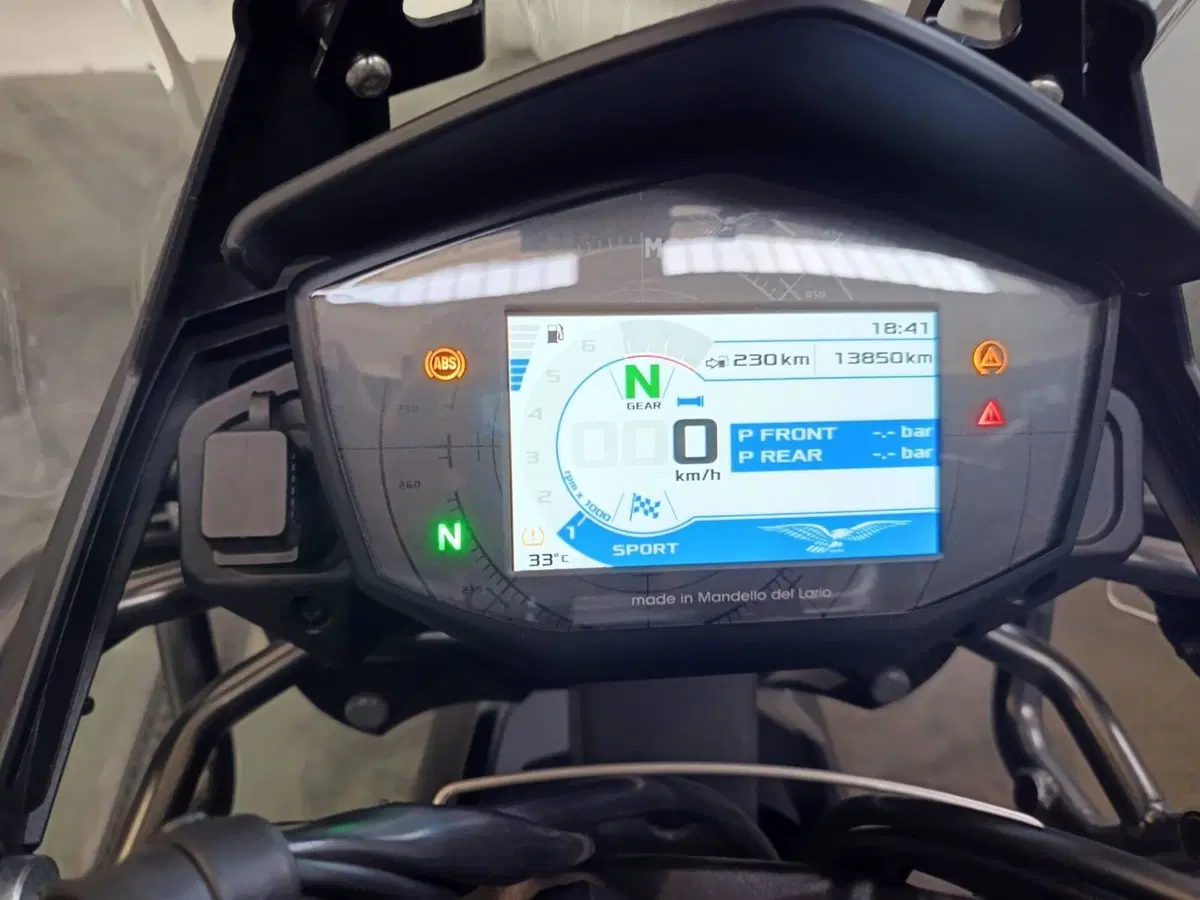 Moto Guzzi V85 TT Travel (2021 - 23) (5)